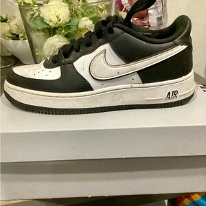 BLACK AND WHITE NIKES